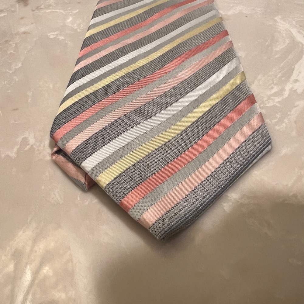 Gently used tie